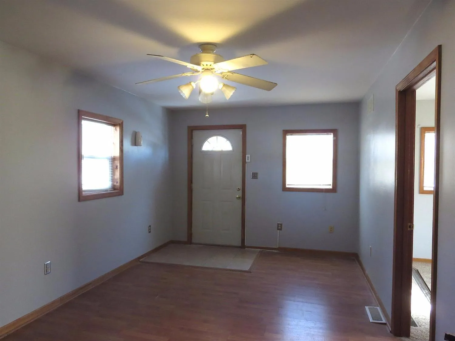 109 Seymour Ave photo 1