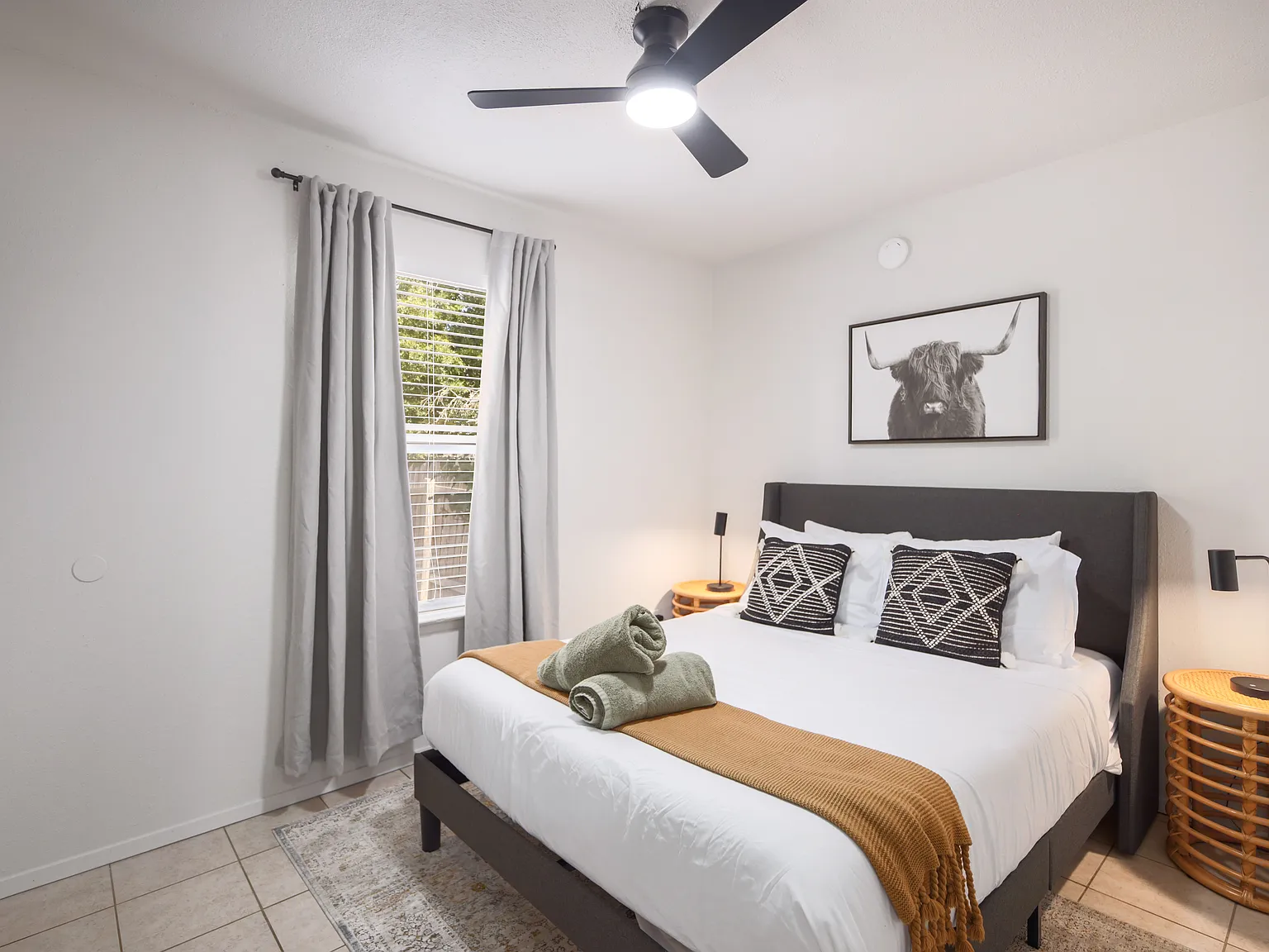 2 bed, 708 sqft, $3,200 — Photo 2