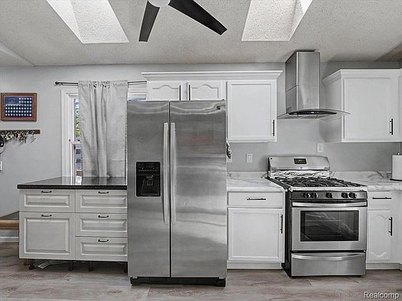 5th image of 14275 Irene St