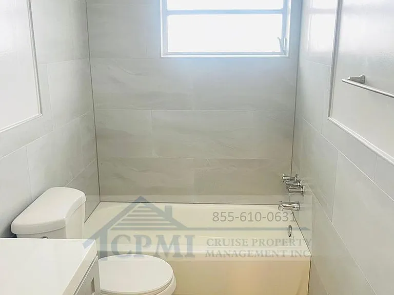 Ocean House - 360 Fiesta Ave Jupiter, FL 33469 — Photo 23