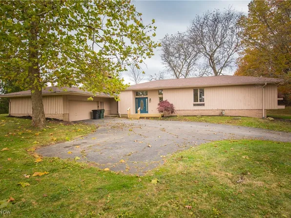 831 Brandon Cir, Aurora, OH 44202