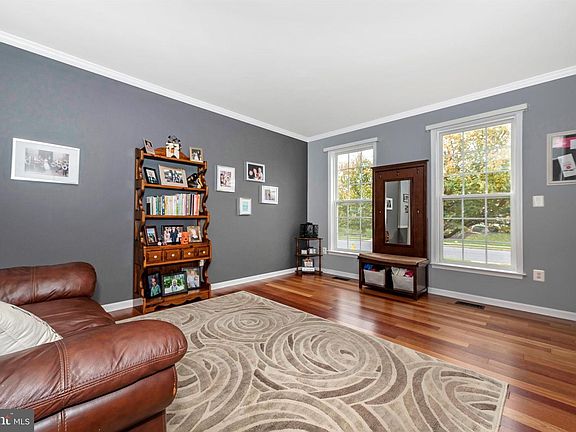 5th image of 308 Braeburn Dr