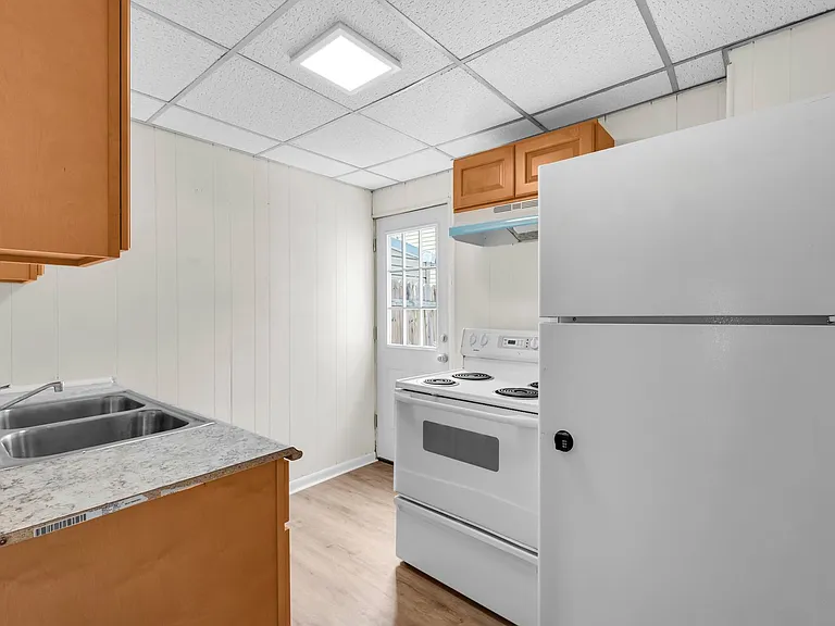 212 Peach St — Photo 6
