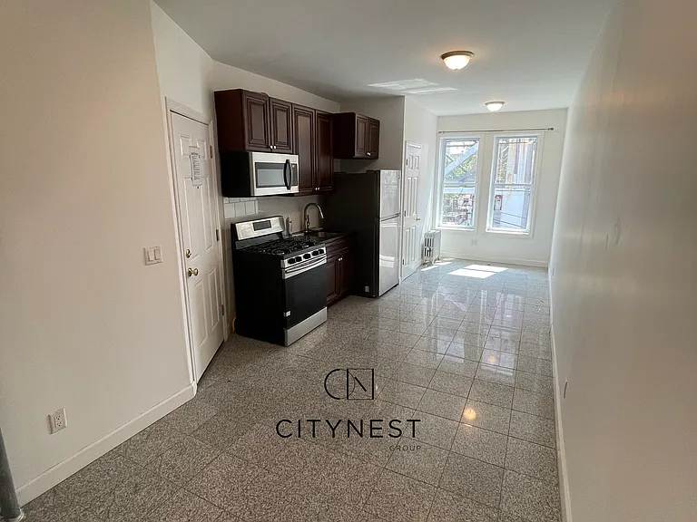 152 9th St #3R — Photo 9