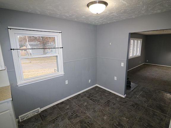 4th image of 8809 Pine Dr