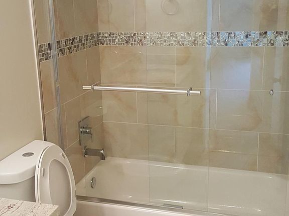 5th image of 1033 Crestview Dr APT 311