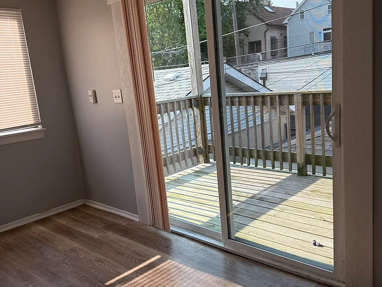 1224 W Oakdale Ave #2FR — Photo 2