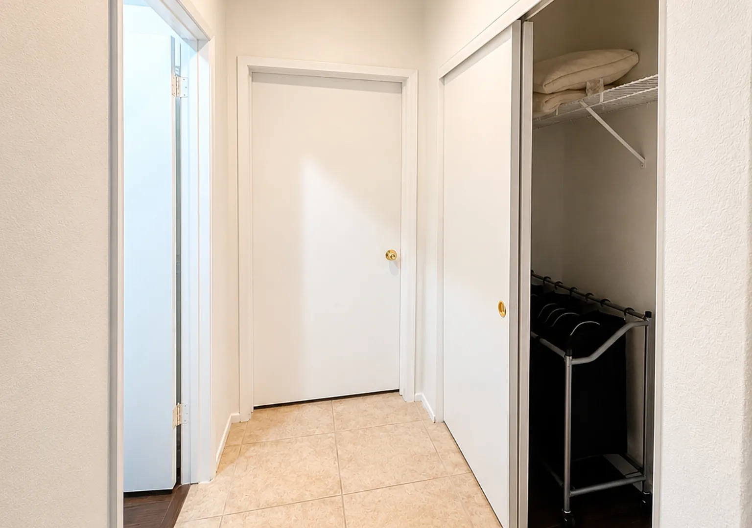 3 bed, 1200 sqft, $1,100 — Photo 4