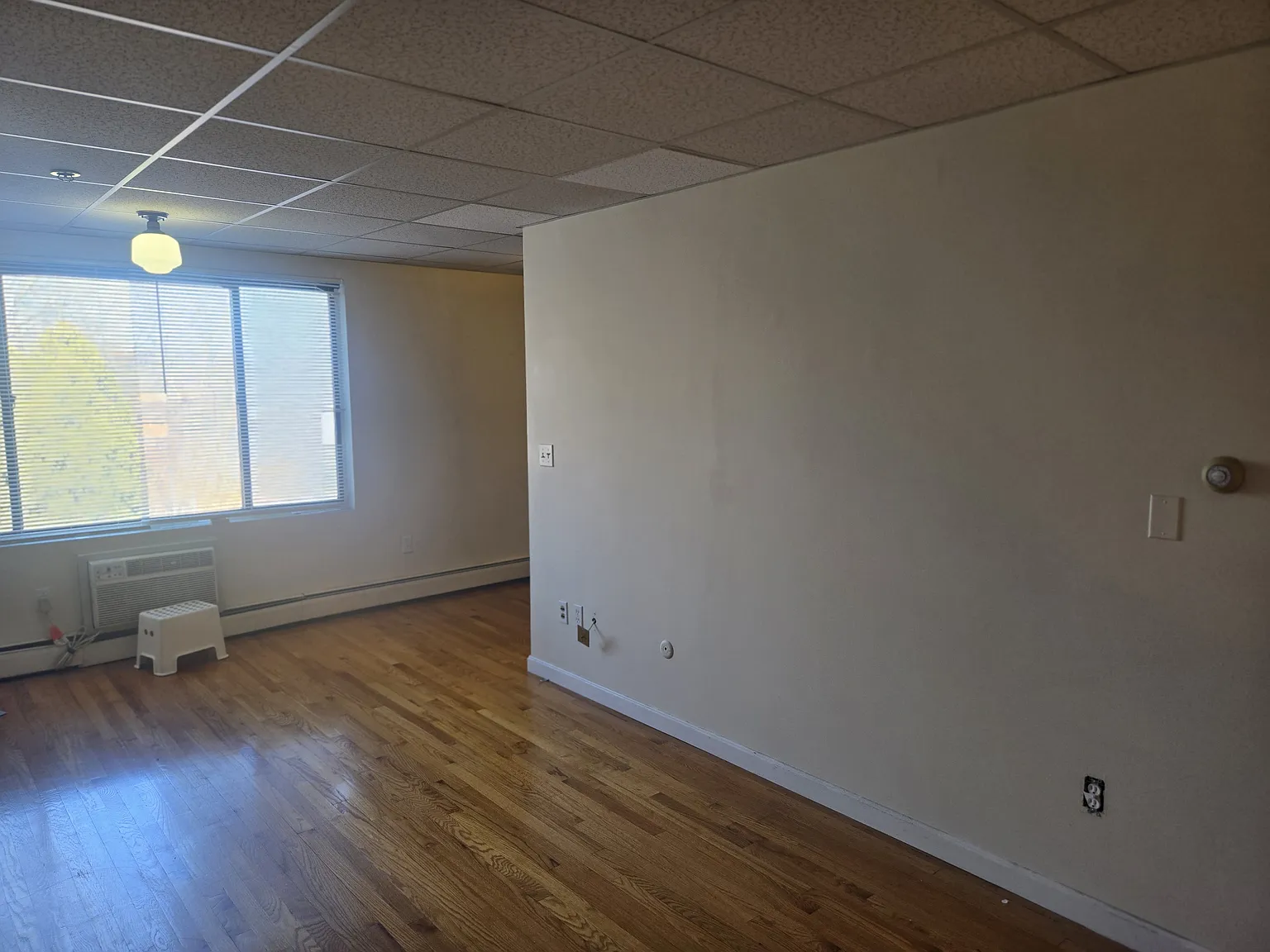 Studio, 1.0 bath, 500 sqft, $1,550 — Photo 2