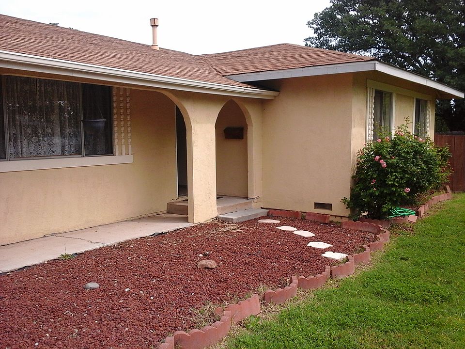 front of house_04032015