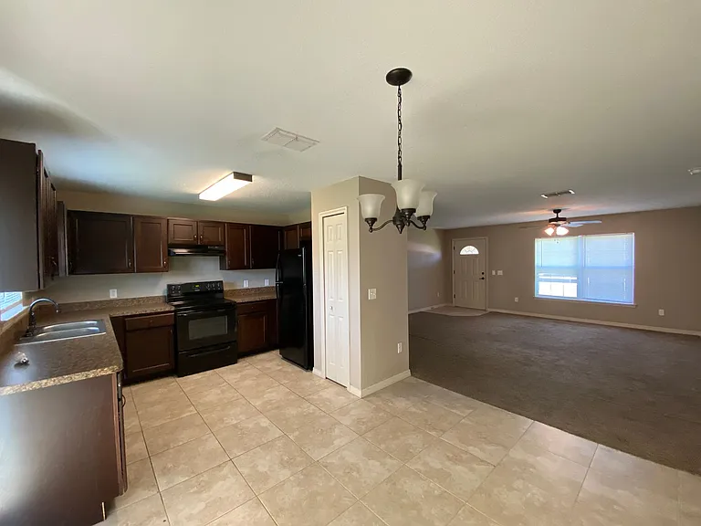 16618 SW 31st Cir — Photo 10