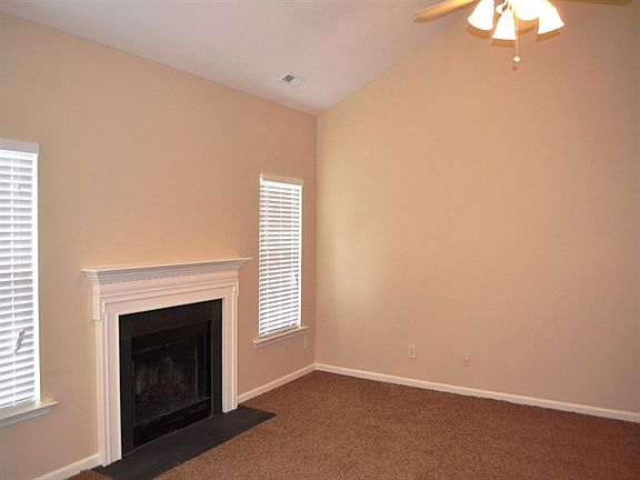 3rd image of 12 N Orchard Farms Ave