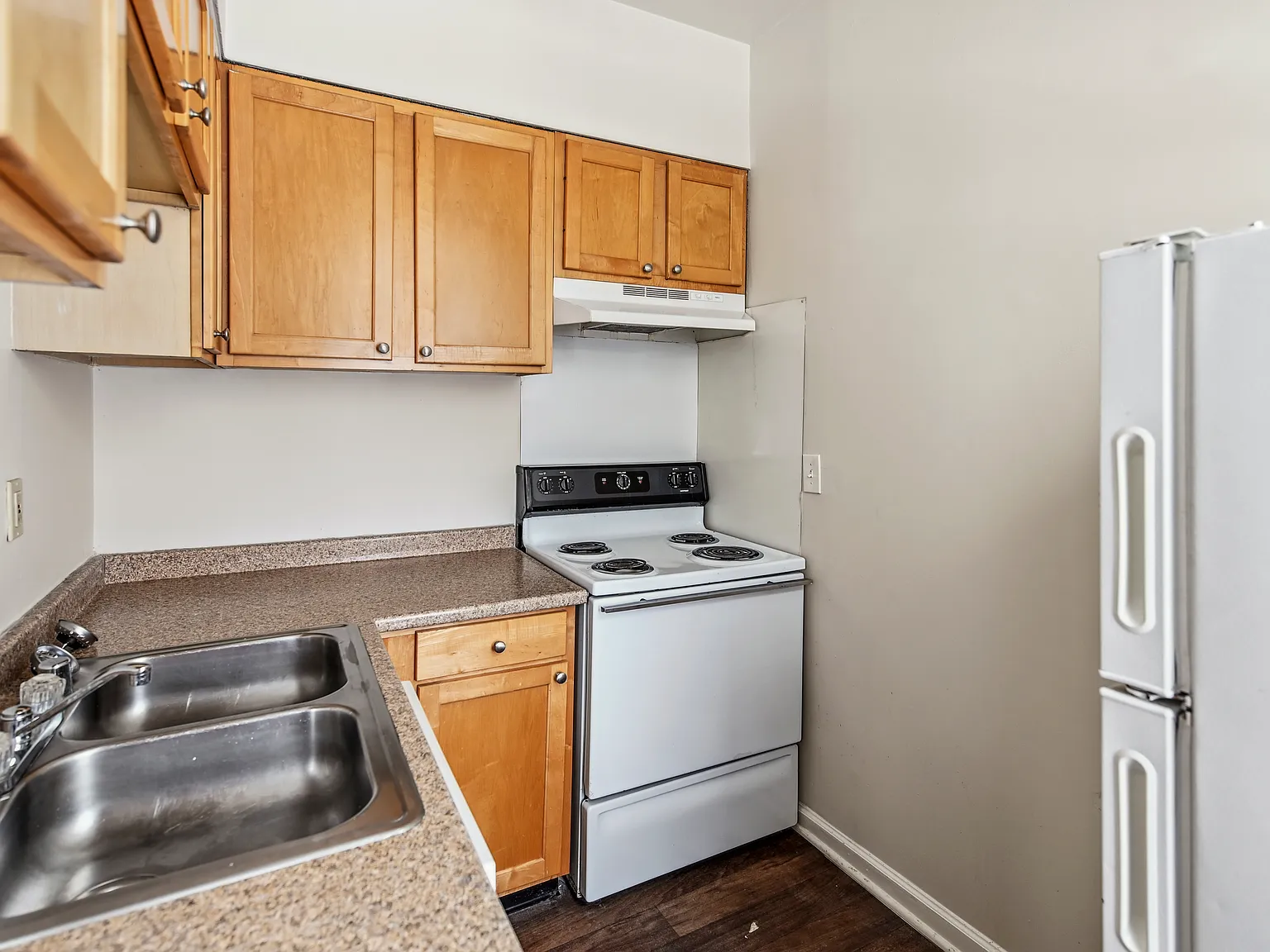 2 bed, 750 sqft, $999 — Photo 4
