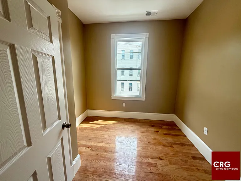 430 Meridian St #2 — Photo 18
