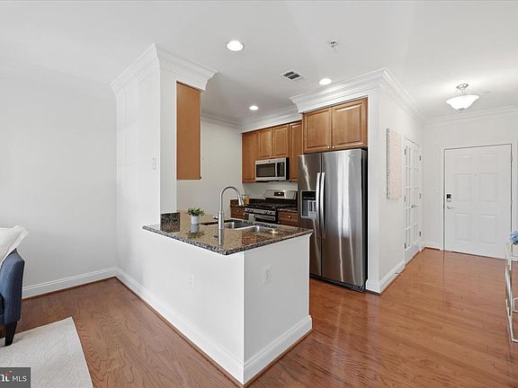 3rd image of 1115 Cameron St Unit 213