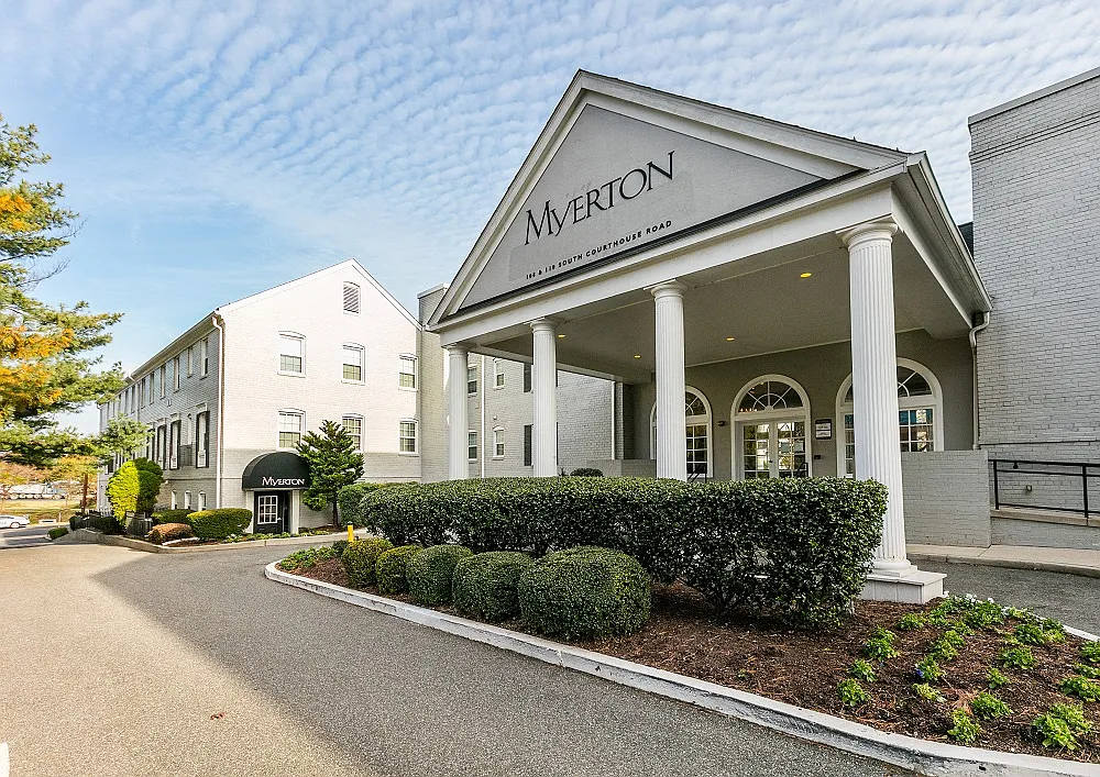 Myerton Apartments — Photo 1