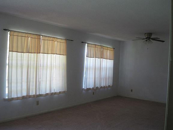 4th image of 202 Greenwood Dr