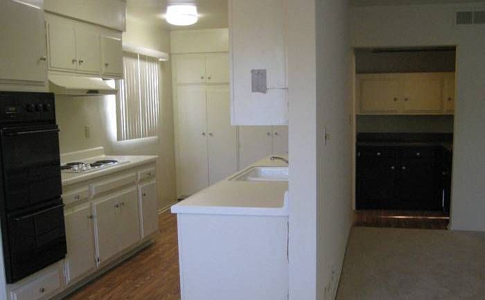 Kitchen  - Wet Bar