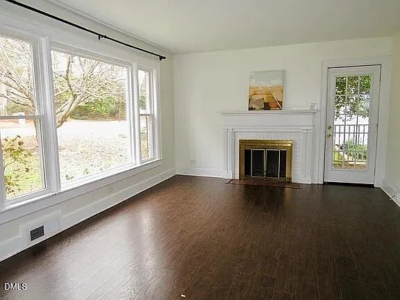 2 bed, 2.0 bath, 1947 sqft, $1,925 — Photo 2