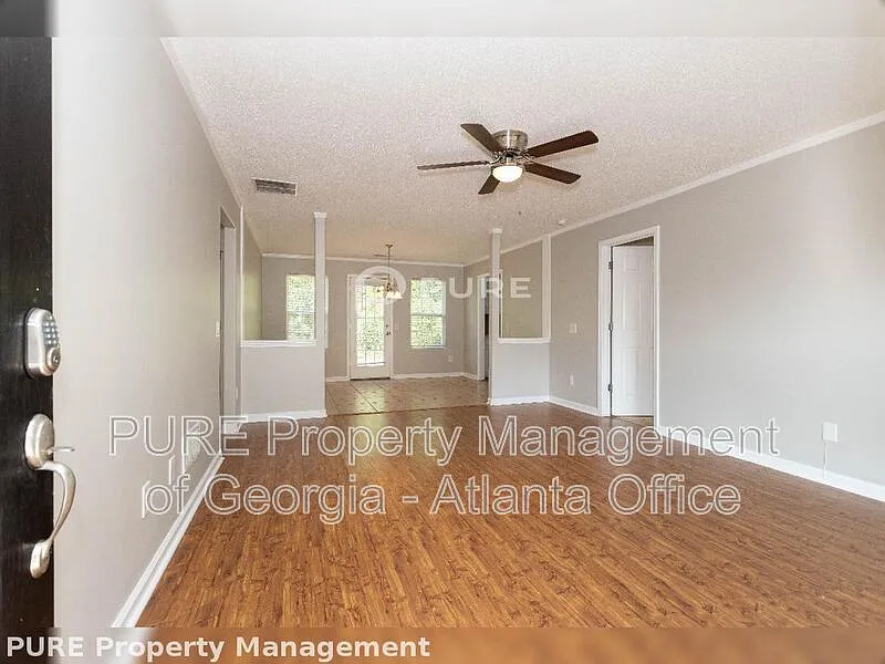 3 bed, 2.0 bath, 1148 sqft, $1,595 — Photo 3