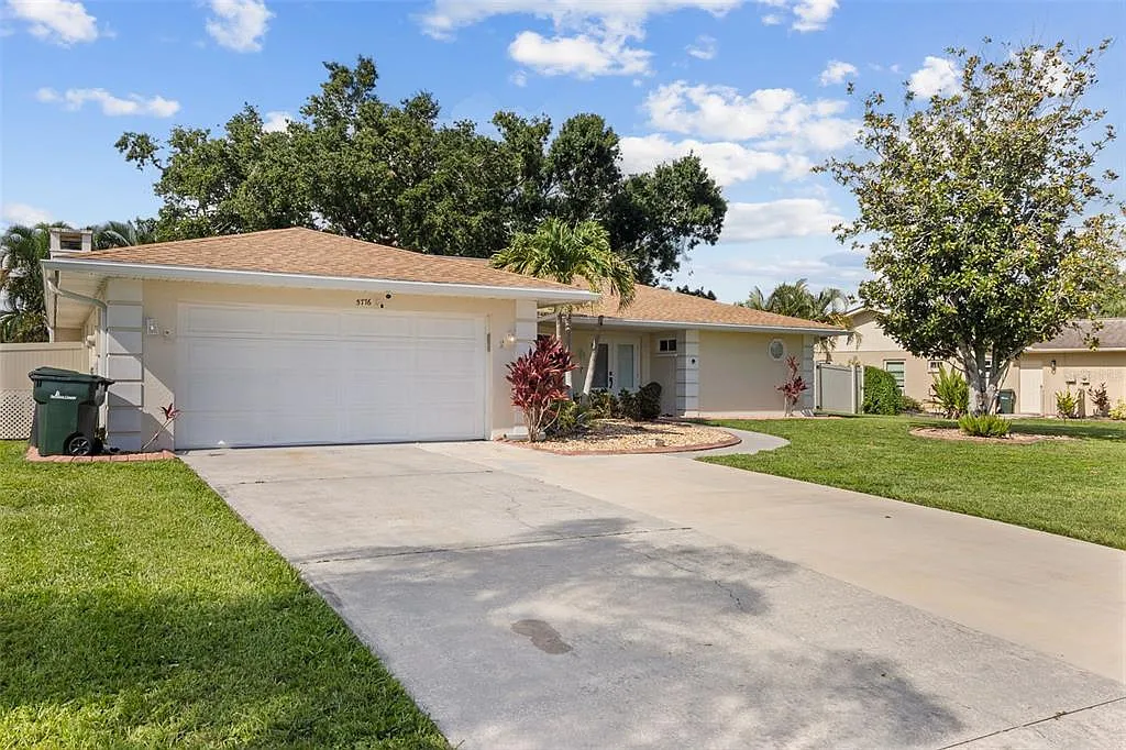 3 bed, 2.0 bath, 1685 sqft, $3,200 — Photo 4
