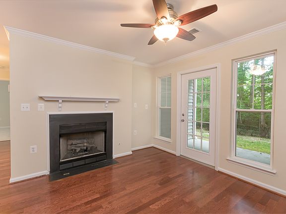 Living room w/gas fireplace.