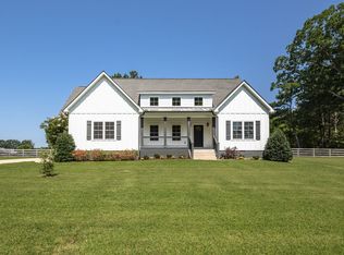 1624 Porter Rd, Burns, TN 37029