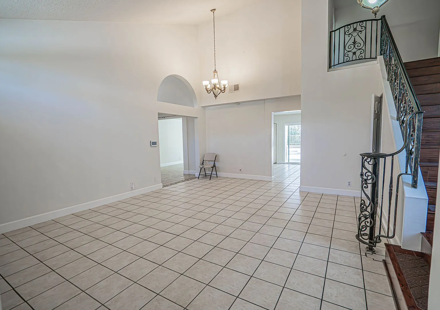 4 Bedroom Rental Home in Santa Clarita. — Photo 3