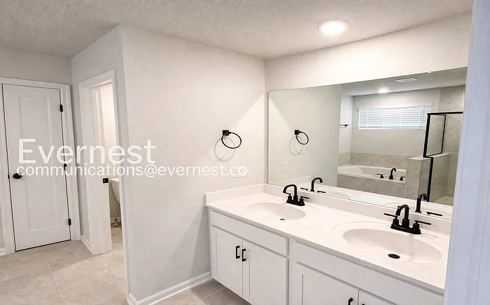 167 E Millbrook Dr — Photo 5