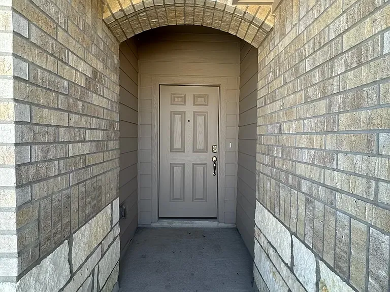 1645 Pleasant Dr — Photo 6