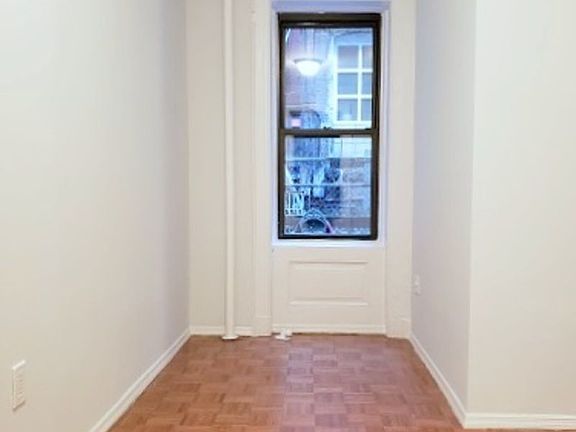 4th image of 407 W 52nd St APT 1R