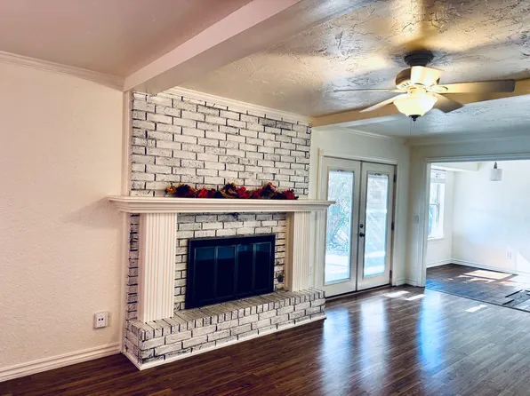 1300 Val Genes Rd, Edmond, OK 73003
