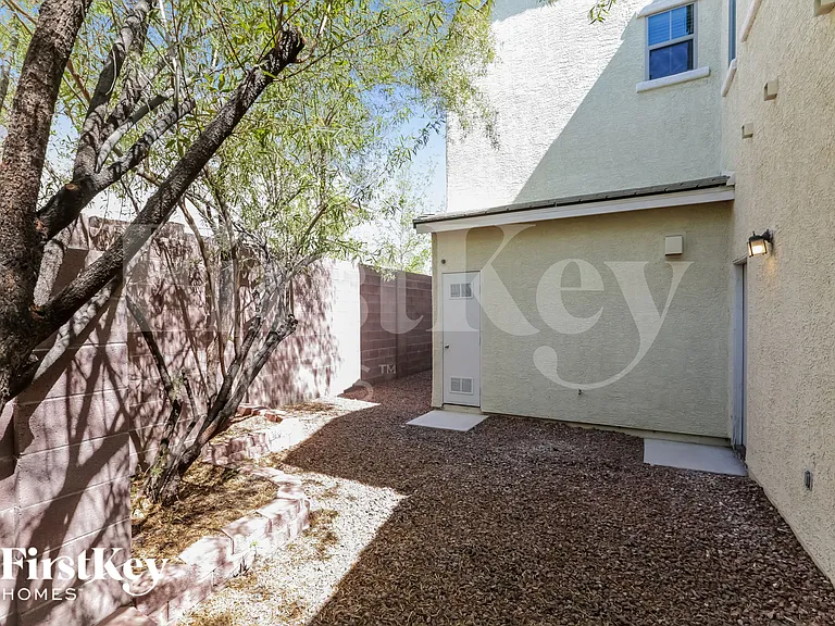10497 Foggy Glen Ave — Photo 18