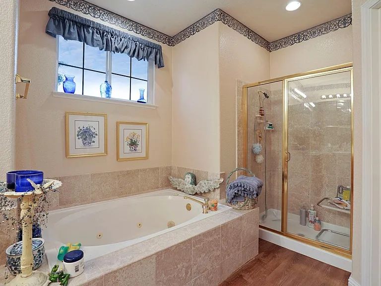 549 Glenbriar Cir — Photo 18