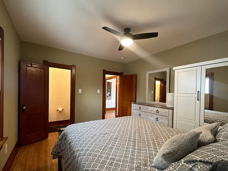 315 W 8th St — Photo 16