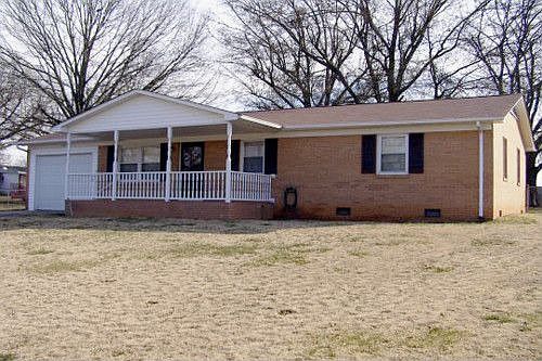 1st image of 105 Foxfire Ln