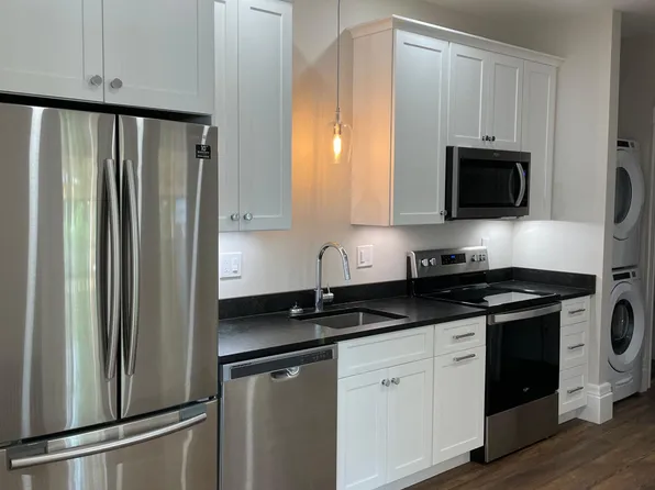 42 Pleasant St #2, Brunswick, ME 04011