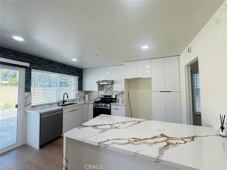 18316 Santana Ave — Photo 9