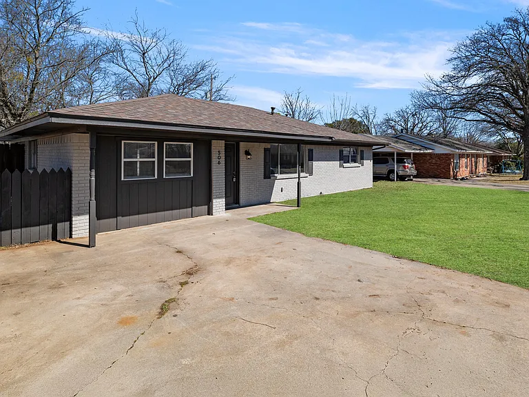 506 E White St — Photo 15