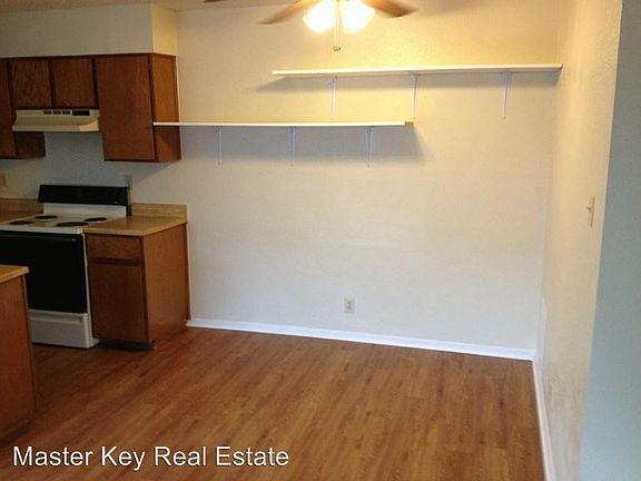 5th image of 8702 Piney Point Dr #B