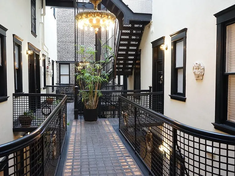 2800 N Pine Grove Ave #8I — Photo 4