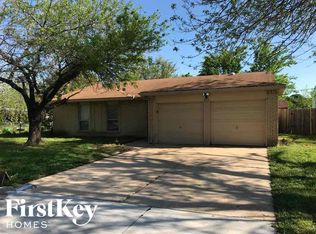 405 Christopher Ct, Grand Prairie, TX 75052