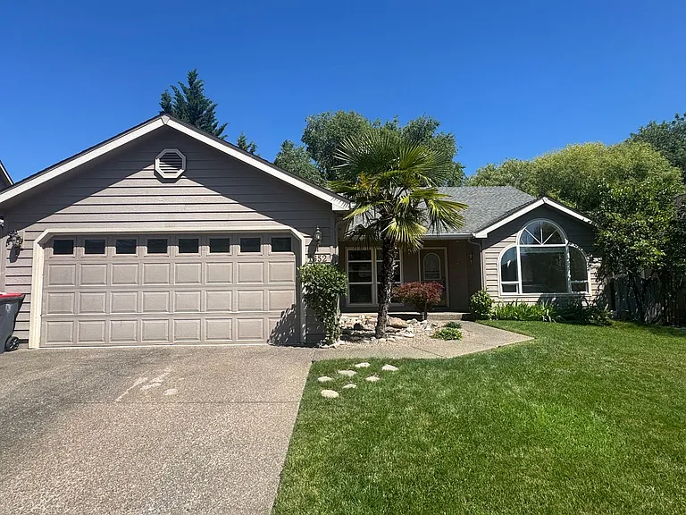 1652 Inverness Dr — Photo 1