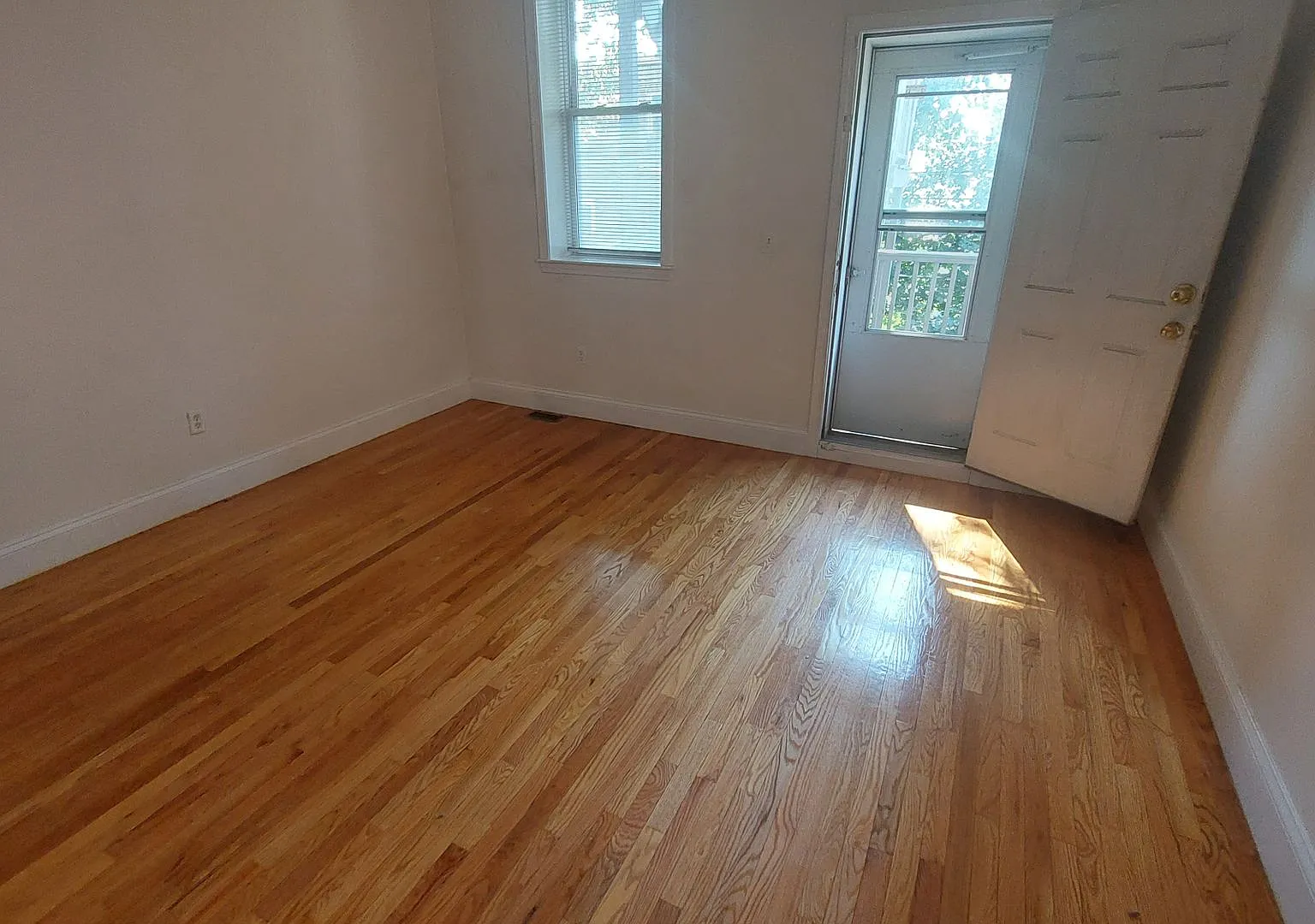 76 West Cottage — Photo 4