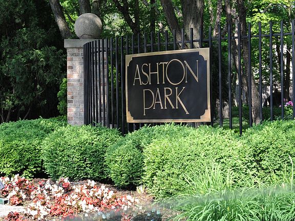 2nd image of 117 Chatsworth Cir