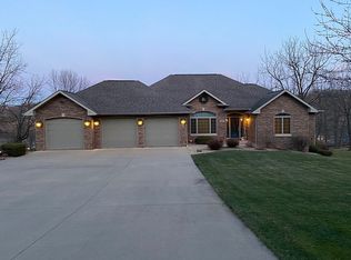 8216 Wildlife Rdg, Dubuque, IA 52003