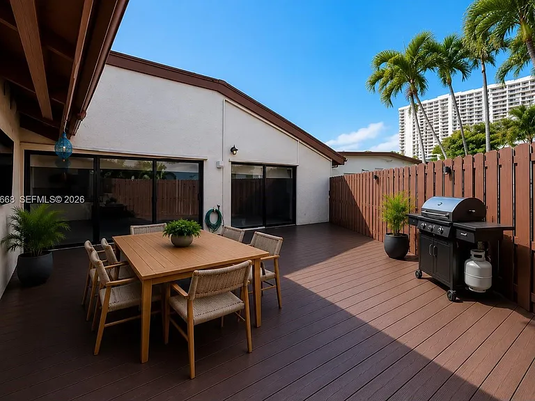 601 Leslie Dr — Photo 11