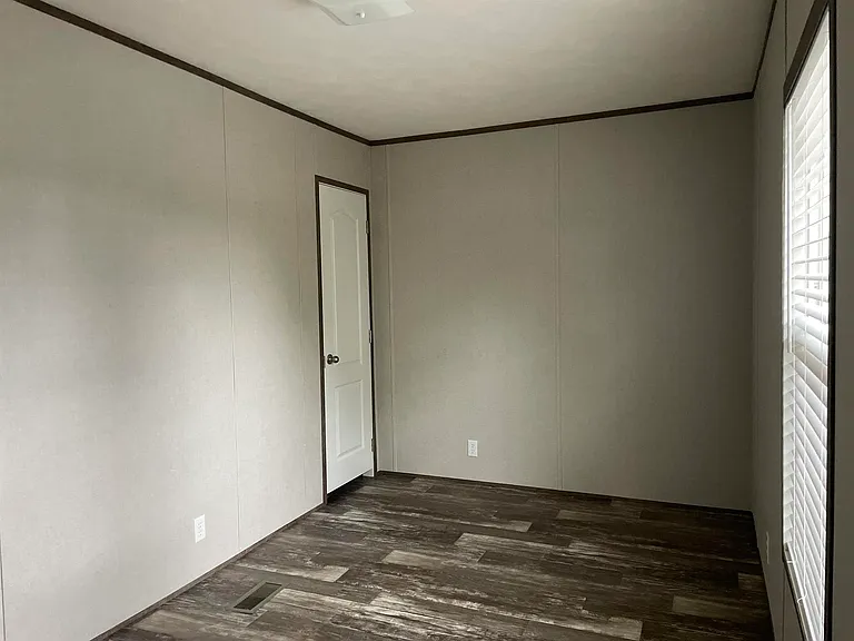 107 N Cedar — Photo 8