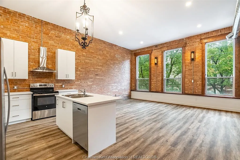 2 bed, $2,100 — Photo 1