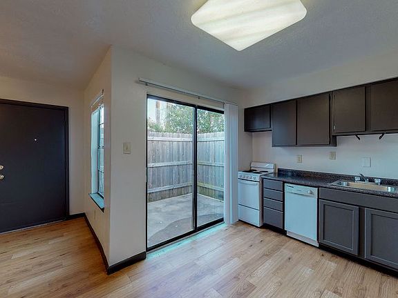 4th image of 725 Peppertree Dr APT 14